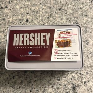 NWOT Hershey 72 Recipe Cards/28 Blank Cards and Tin